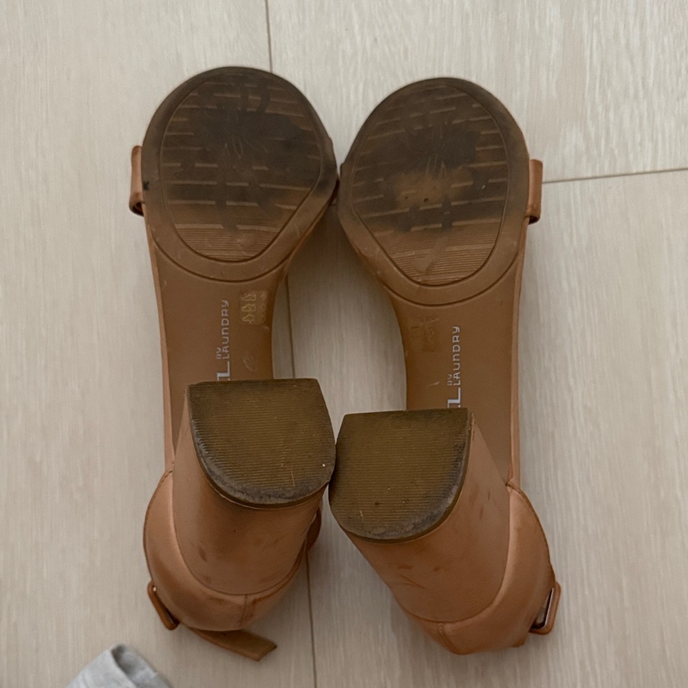 ✨ CL by Laundry Tan Ankle Strap Heels - Picture 9 of 10